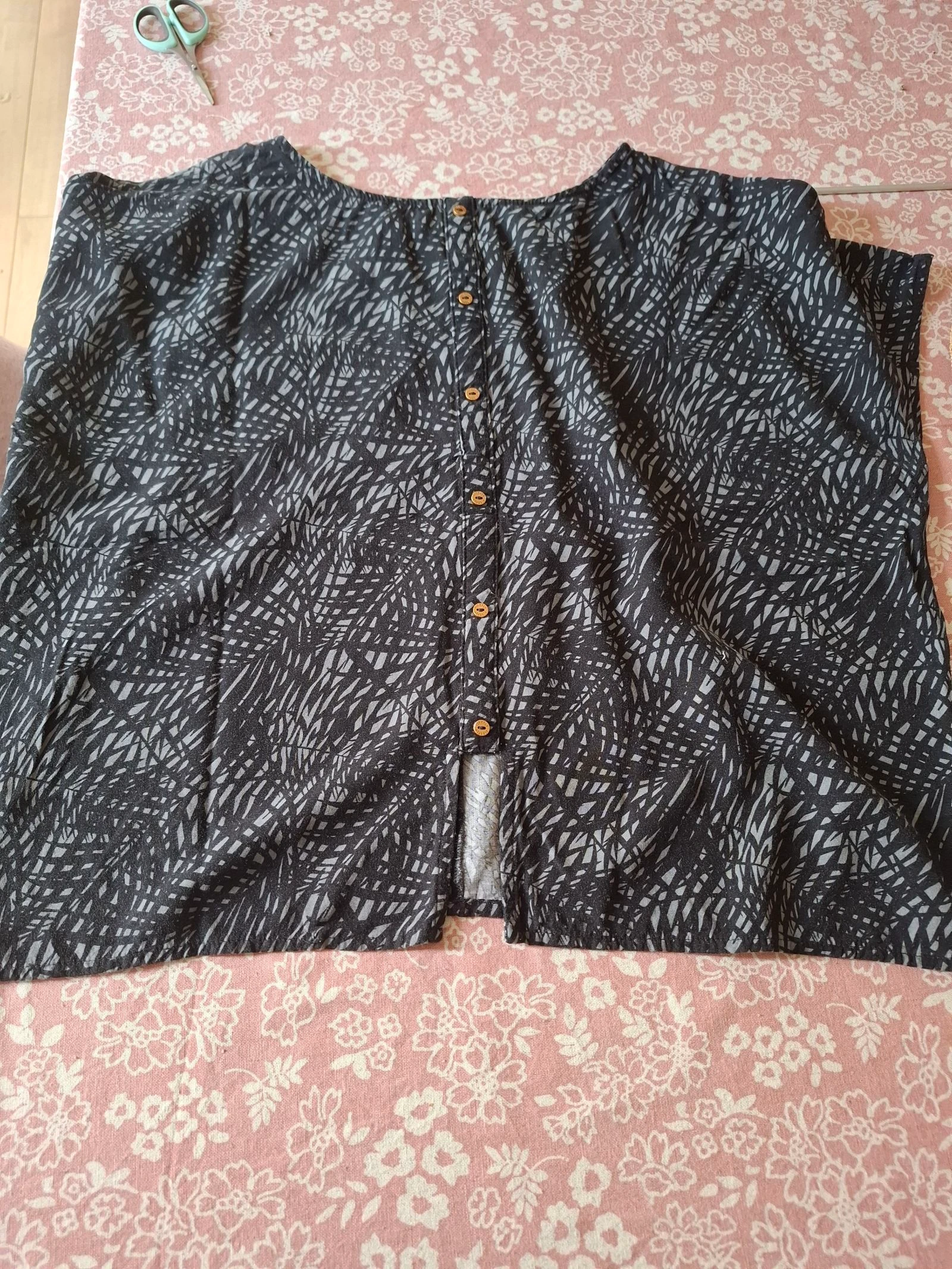 Camiseta holgada de cuello limpio y elegante – photo 2